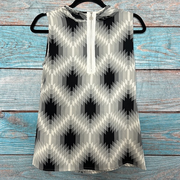 Tory Burch Grey Black White Aztec Print Silk Top Size 6 - Picture 5 of 6